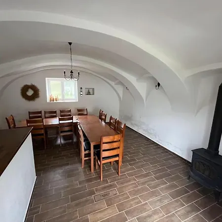 U Lavky Se Dvema Oddelenymi Pokoji